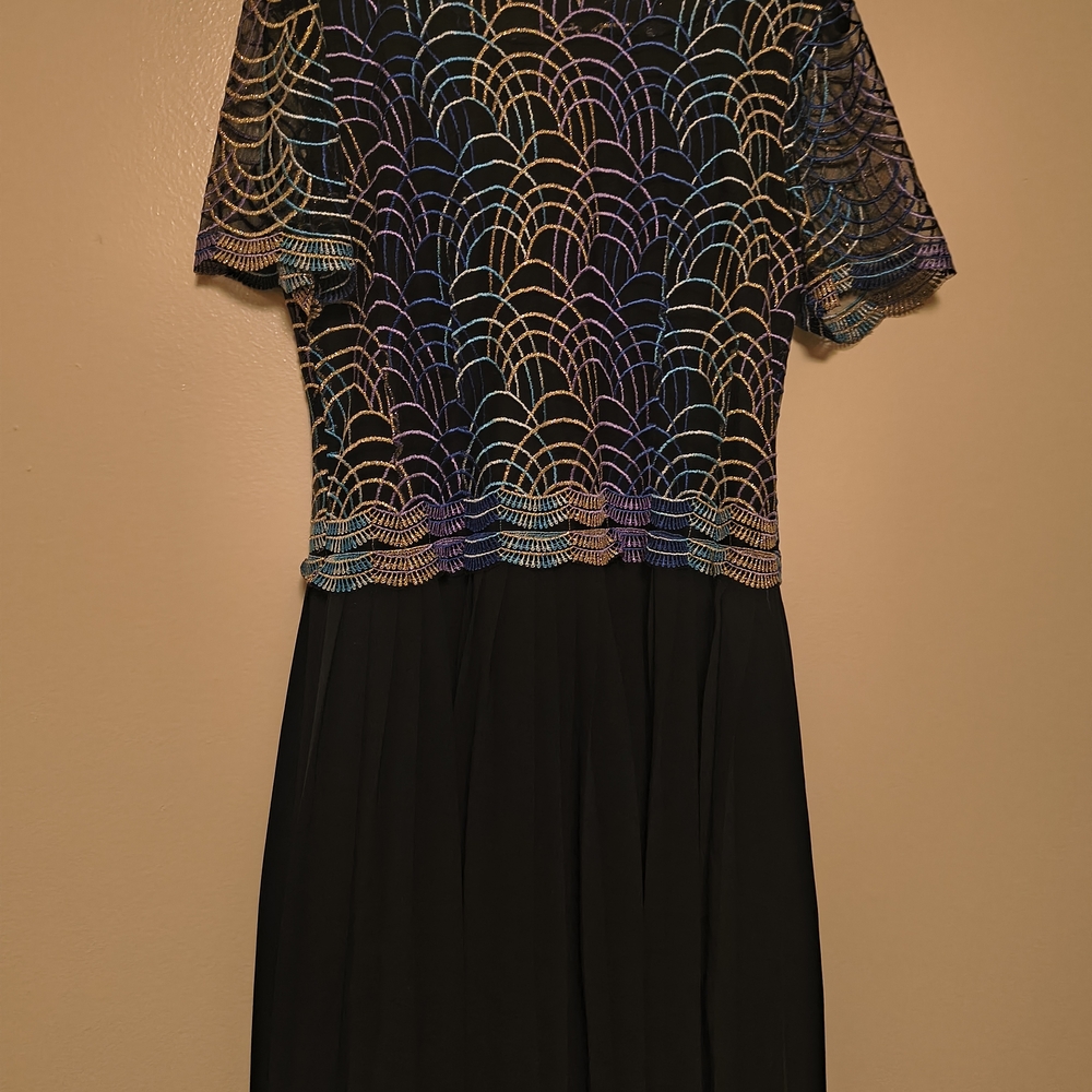 Colorful Embroidered Top - Picture 3 of 6
